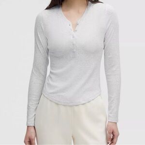 Lululemon - nwt - Long Sleeve Henley Top in Light Gray - Women's Casual Tee
